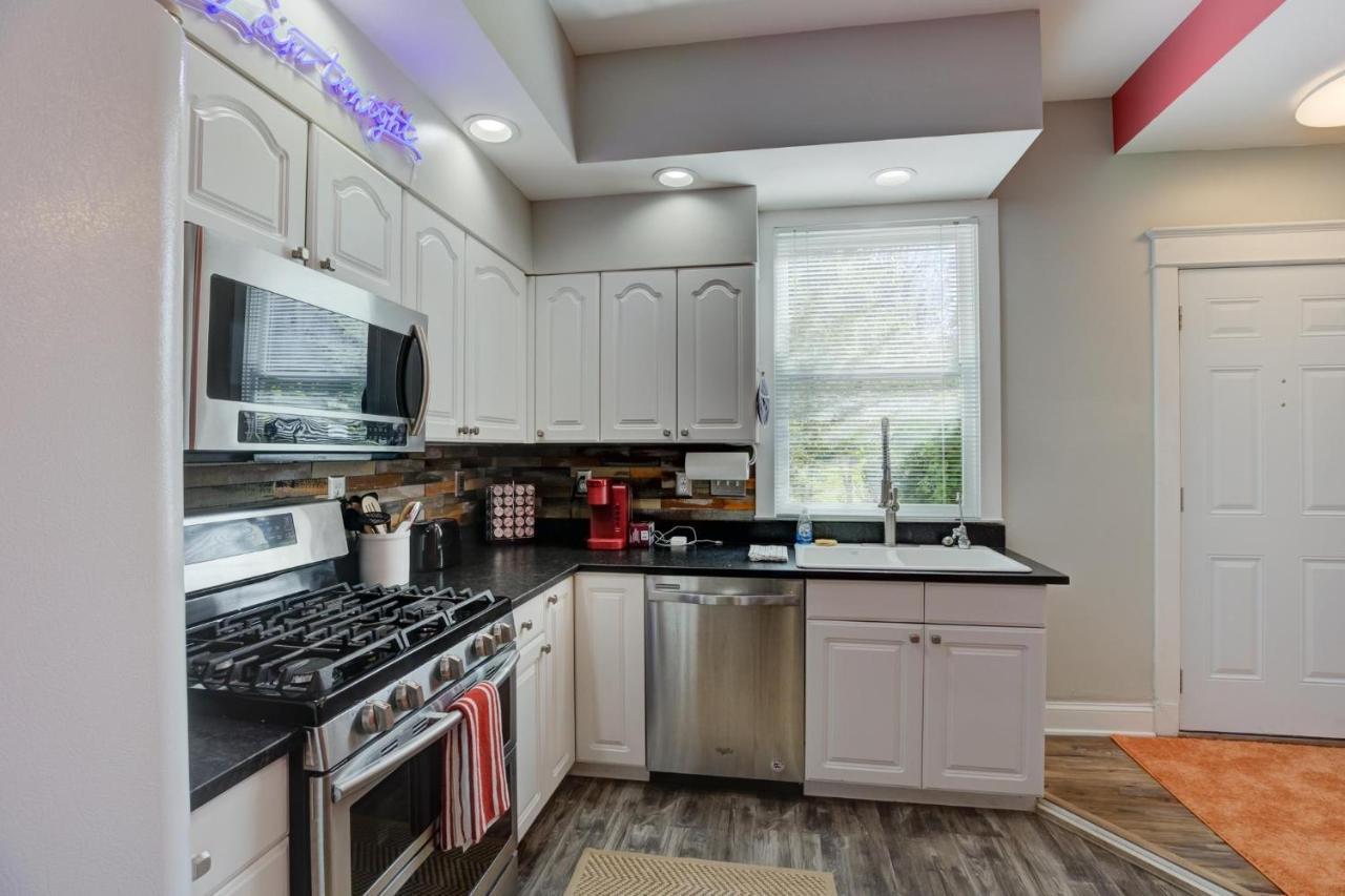 Hip And Spacious Midtown Cottage Near Beale Street ممفيس المظهر الخارجي الصورة
